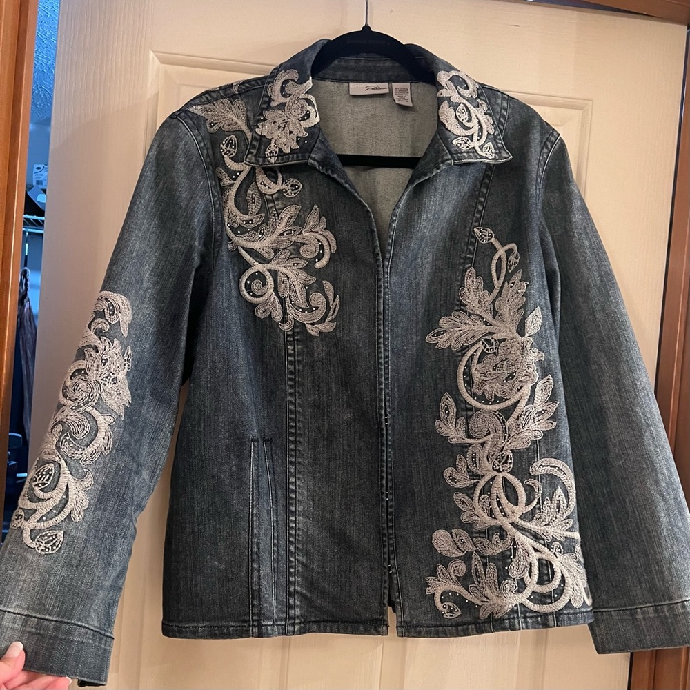Chico’s Platinum Size 3 Embroidered Denim Jean Jacket